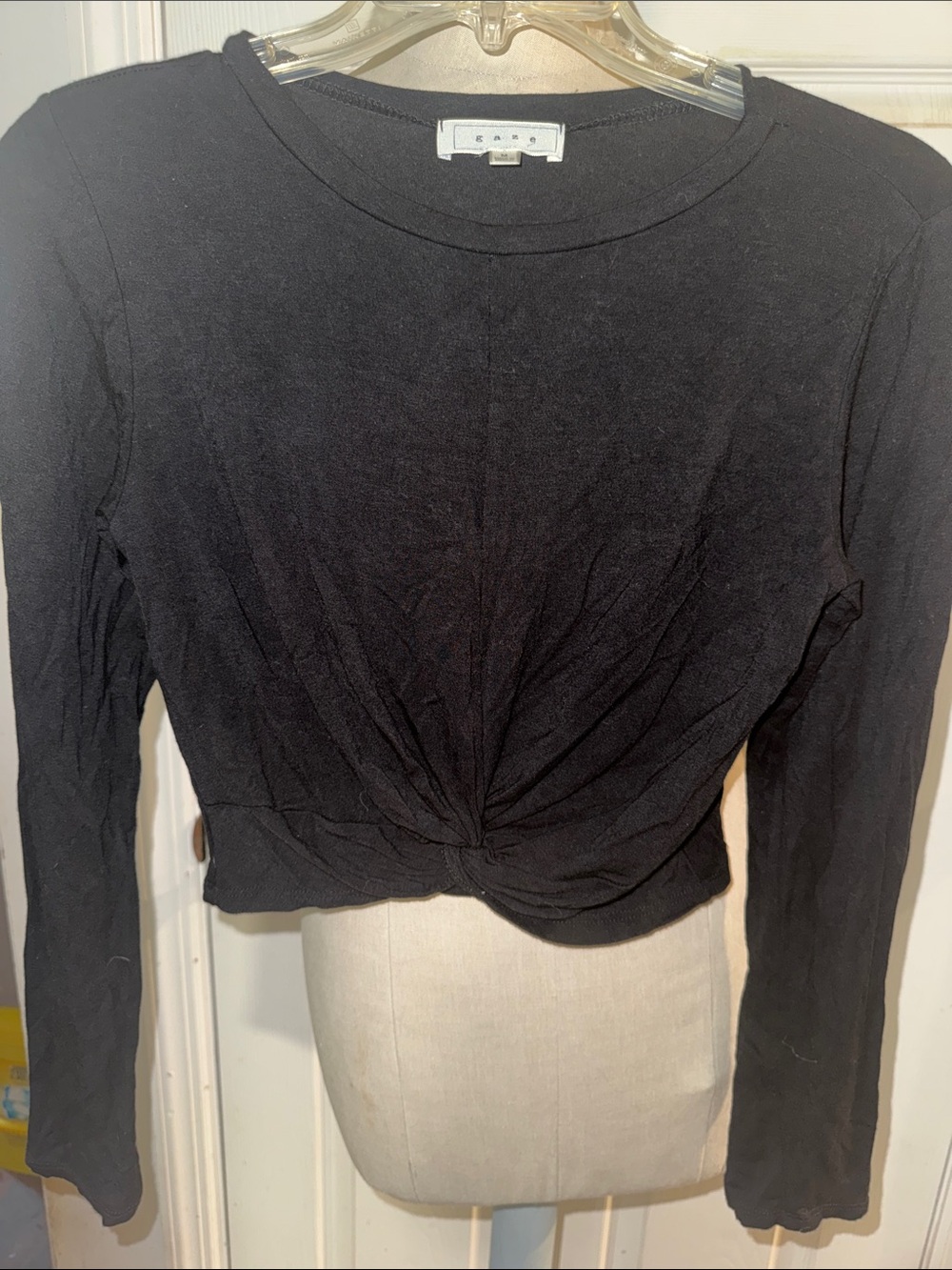 gaze Black Long-Sleeve Twist Front Crop Top